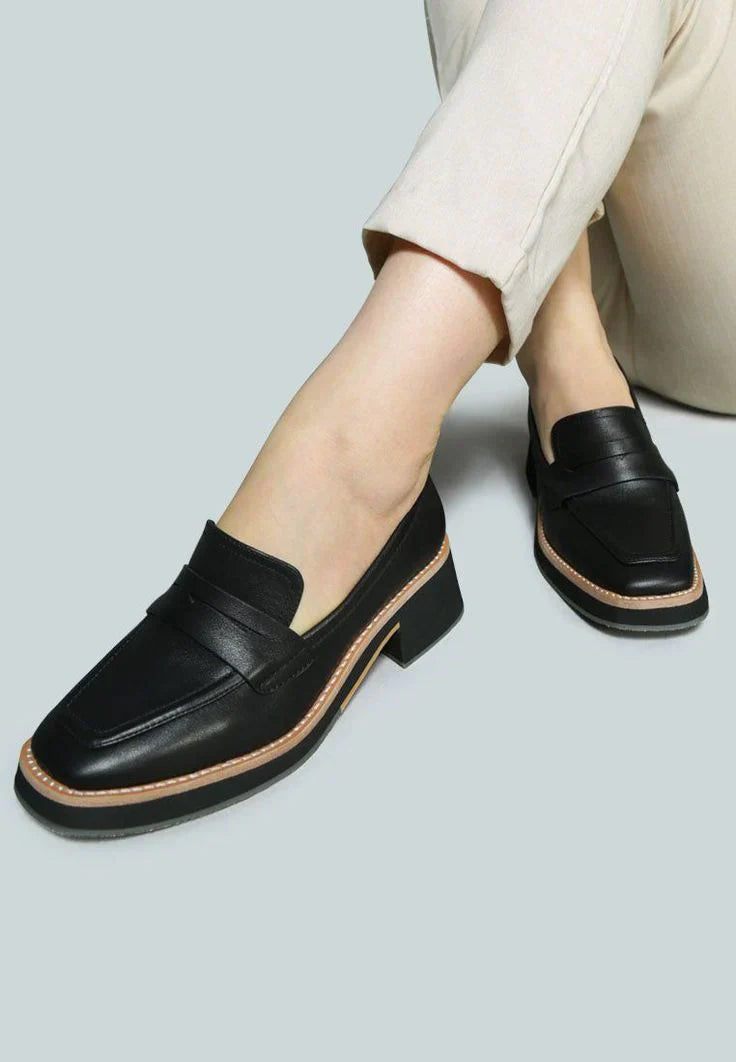 Mocassins noirs pour diriger le style